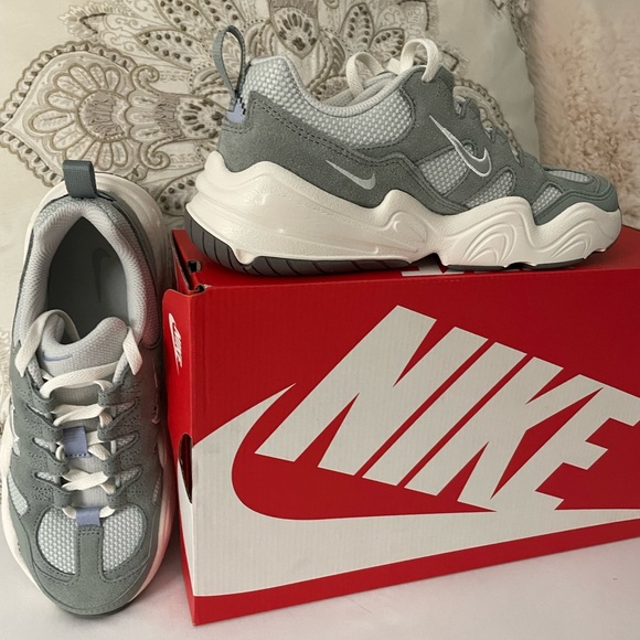 NIKE TECH HERA WOMEN’S Size 6M NIB - Picture 1 of 4